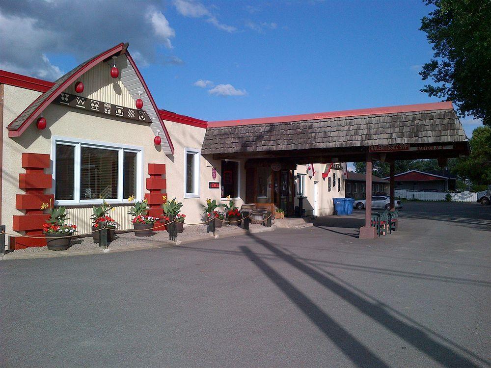 Hotel-Motel Coconut Trois-Rivières Buitenkant foto